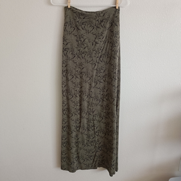 Long Patterned Hemp Maxi Skirt with Slit - Picture 3 of 6